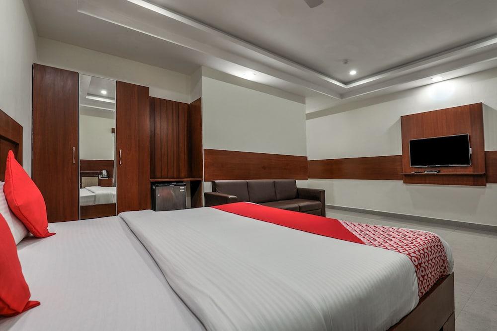 Treebo Trend Hotel Jp Plaza Nampally Hyderabad Exterior foto