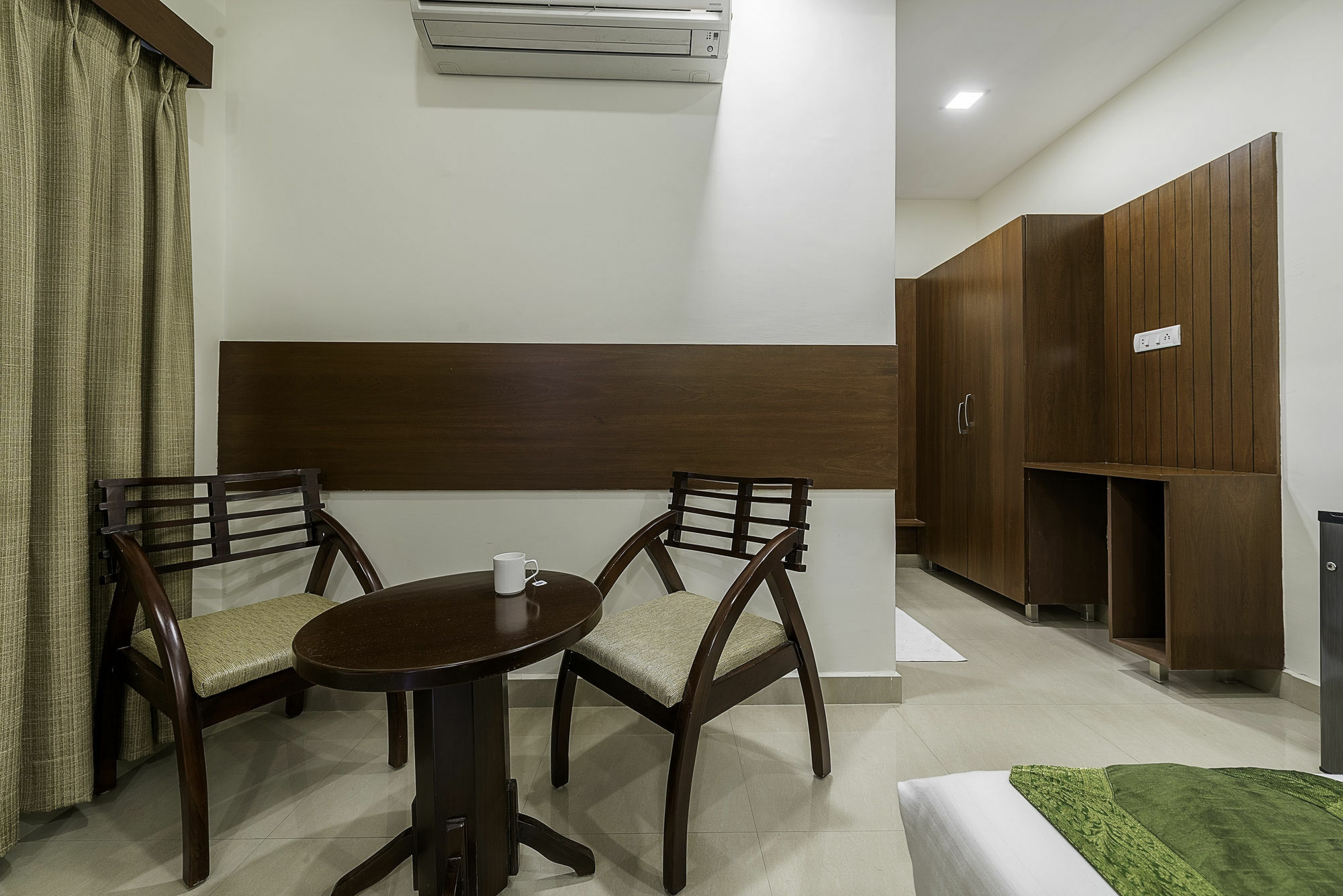 Treebo Trend Hotel Jp Plaza Nampally Hyderabad Exterior foto
