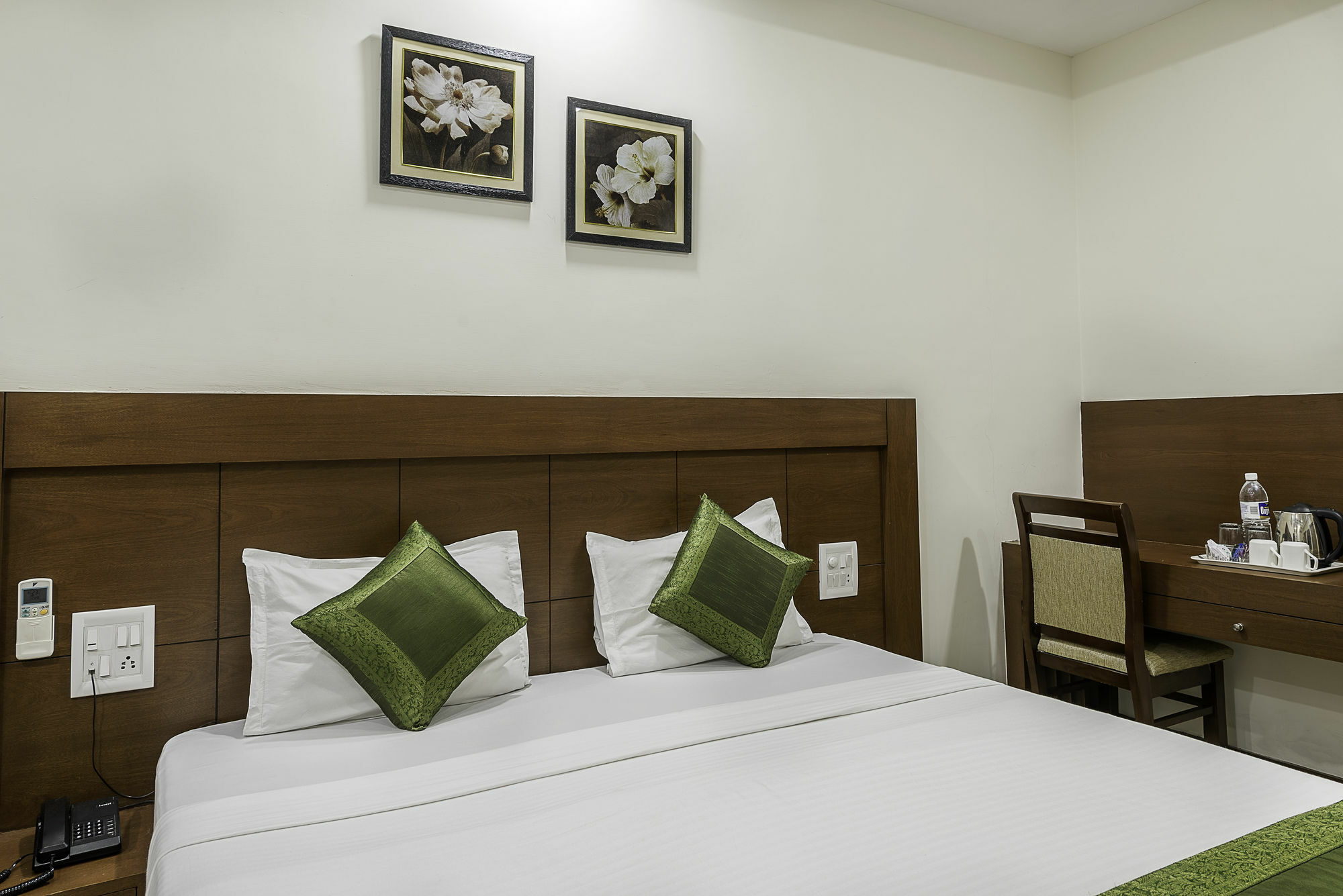 Treebo Trend Hotel Jp Plaza Nampally Hyderabad Exterior foto