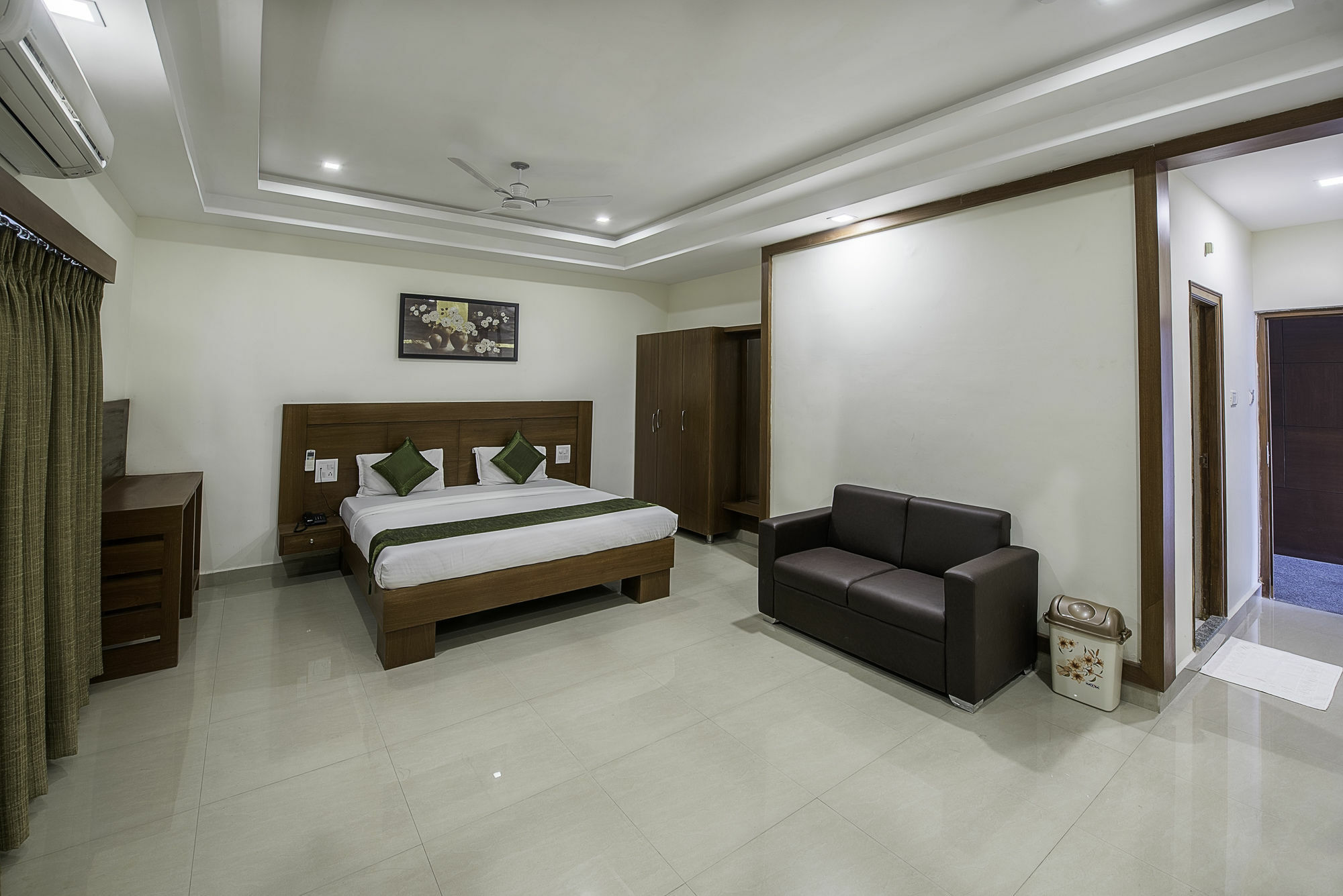 Treebo Trend Hotel Jp Plaza Nampally Hyderabad Exterior foto