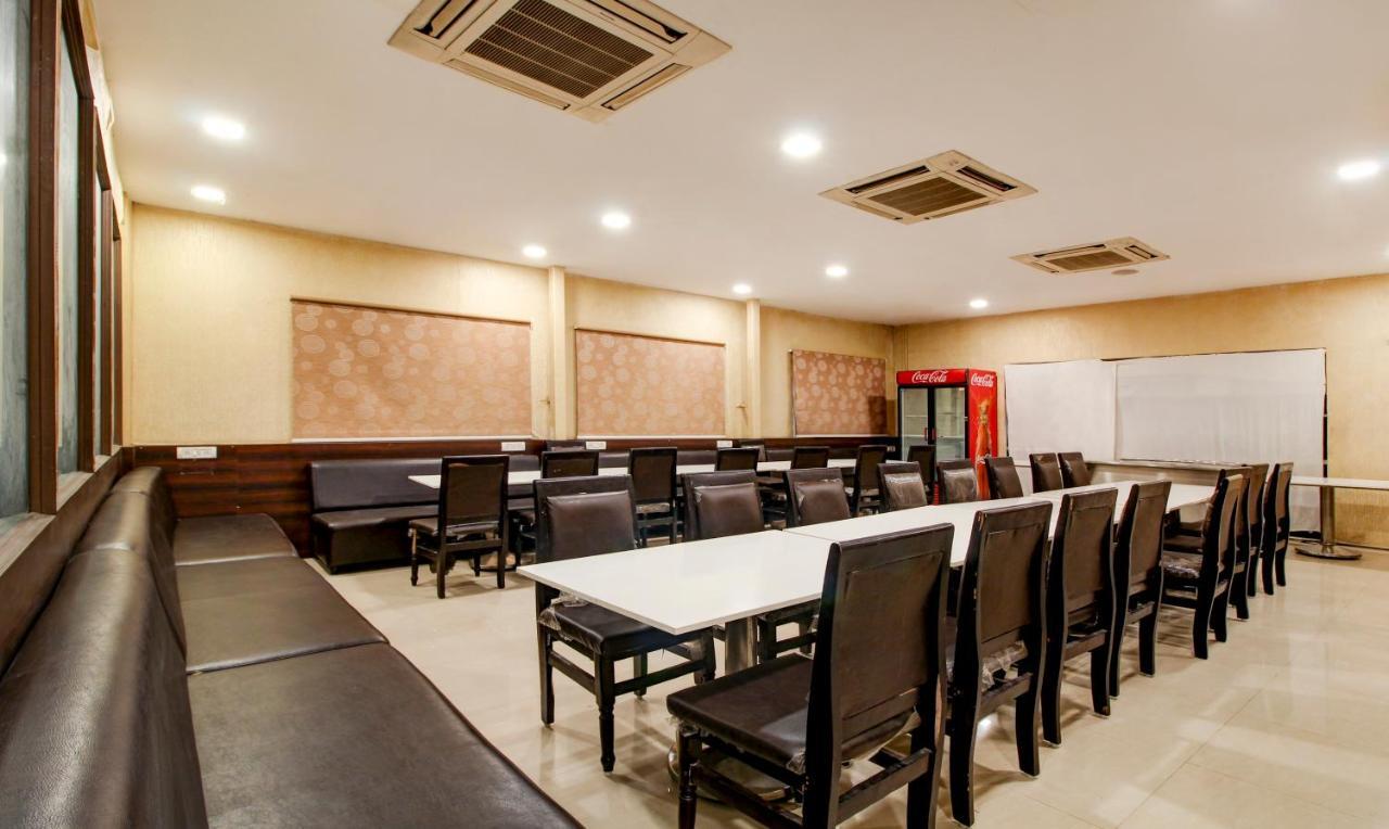 Treebo Trend Hotel Jp Plaza Nampally Hyderabad Exterior foto